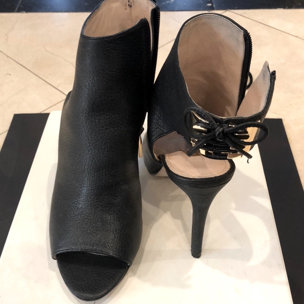 GORGEOUS Louise et Cir Peep Toe Booties Size 8
